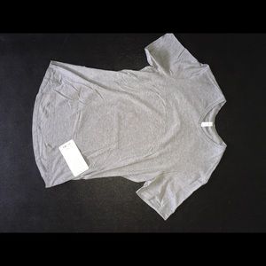 Lululemon Men’s 5 Year Basic V Neck T. NWT. Size M.